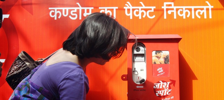 Ινδία: Διαφημίσεις προφυλακτικών μετά τις 10 το βράδυ