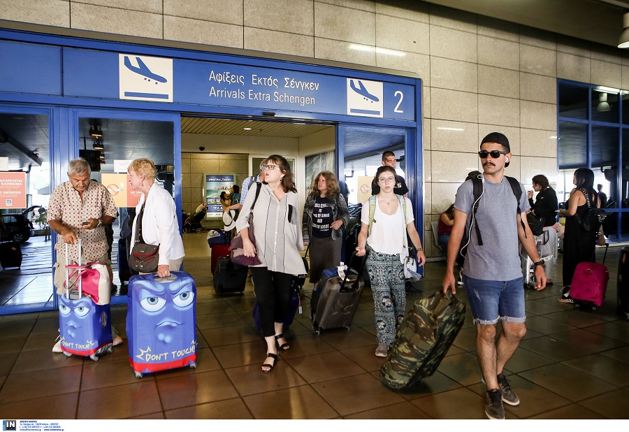 Έσπασε όλα τα ρεκόρ η επιβατική κίνηση στα ελληνικά αεροδρόμια