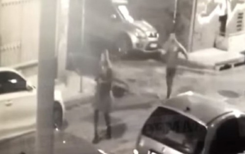 Βίντεο-ντοκουμέντο από επίθεση του «δράκου» των Αμπελοκήπων σε κοπέλα – Τον αντιλήφθηκε και τράπηκε σε φυγή