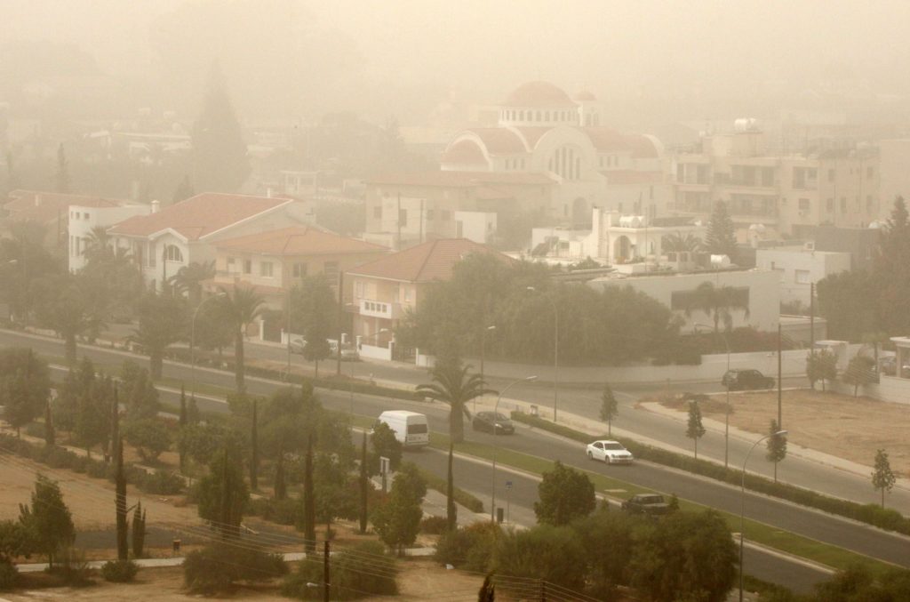 Εικόνες… Πεκίνου στην Κύπρο, συναγερμός για την σκόνη (photos)