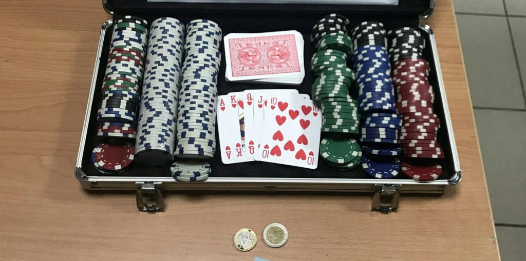 Στην Πιερία παίζουν… «Τέξας πόκερ» αλλά είναι παράνομο – «Λαβράκια» από την ΕΛΑΣ (photos)