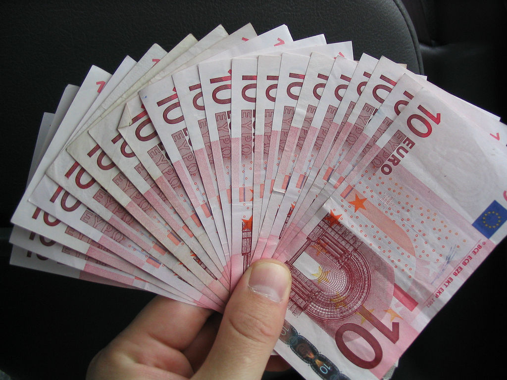 Πώς θα γίνουν οι δέκα κληρώσεις για τους 10.000 τυχερούς με έπαθλο 1.000 ευρώ