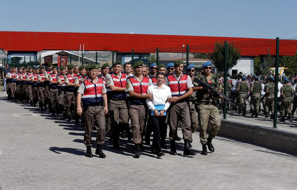 Τουρκία: Νέο πογκρόμ κατά δημοσίων υπαλλήλων και στρατιωτικών