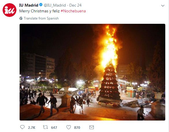 Το φλεγόμενο δέντρο στο Σύνταγμα τον Δεκέμβρη έγινε… ευχετήρια κάρτα στην Ισπανία!