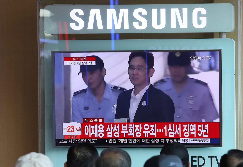 Κάθειρξη 12 ετών αντιμετωπίζει ο κληρονόμος της Samsung για διαφθορά και διαπλοκή