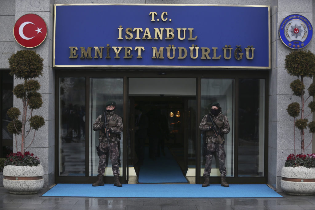 Δρακόντεια μέτρα ασφαλείας στην Κωνσταντινούπολη λόγω Πρωτοχρονιάς υπό τη σκιά του «Ρέινα»