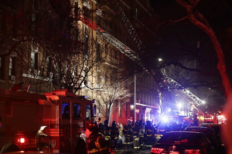 Νέα Υόρκη: Τραγωδία – Τέσσερα παιδιά ανάμεσα στους 12 νεκρούς από πυρκαγιά στο Μπρονξ (Video & Photos)
