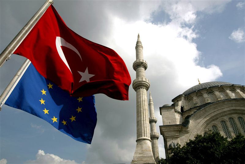 ΕΕ: Στον «πάγο» τα 3 δισ ευρώ που ανέμενε η Τουρκία για το προσφυγικό