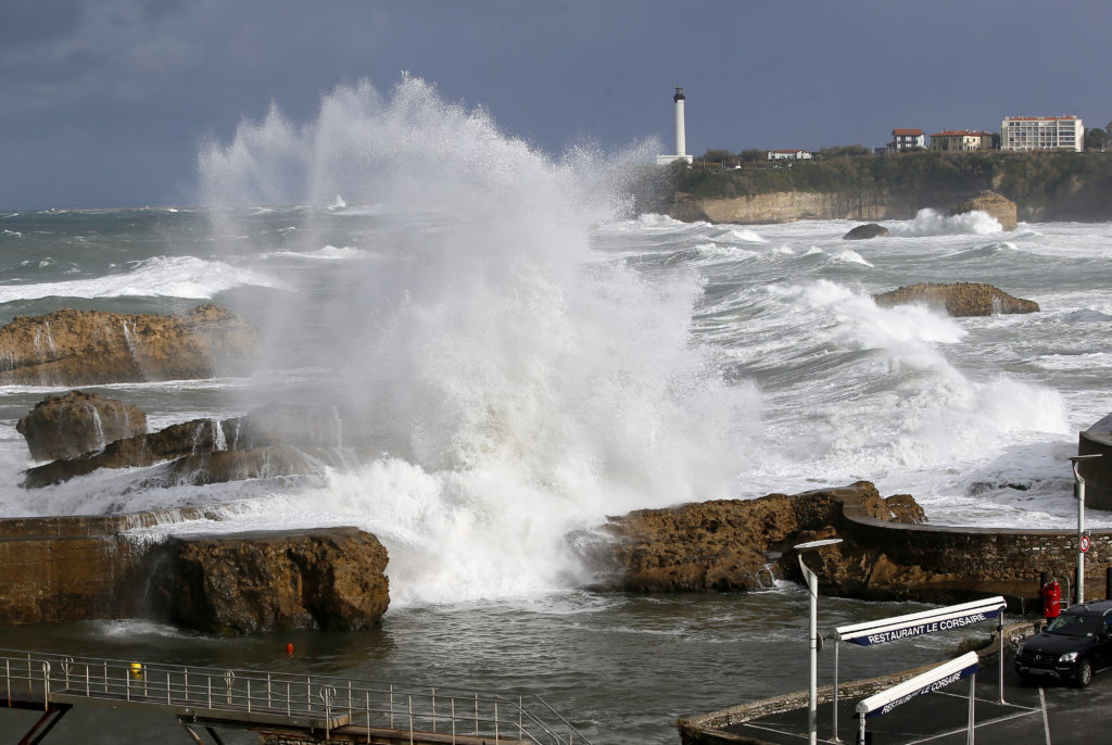 Γαλλία: Ένας νεκρός – 15 τραυματίες από την καταιγίδα (Photos + Videos)