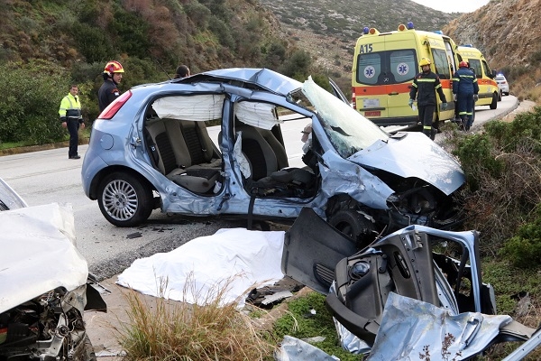 Κρήτη: Οικογενειακή τραγωδία στο πολύνεκρο τροχαίο – Ζευγάρι και μητέρα οι τρεις νεκροί (Photos)