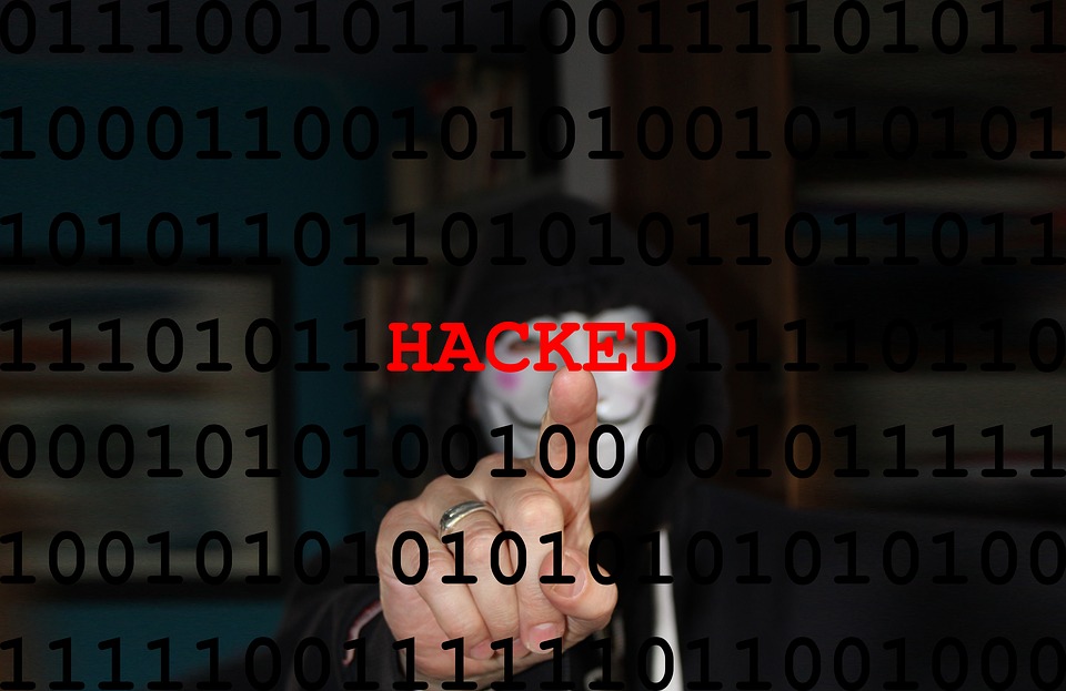 Στο έλεος των χάκερς κινητά, τάμπλετ και υπολογιστές – Βρέθηκαν κενά ασφαλείας