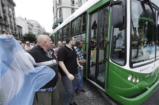 Αργεντινή: Αυξήσεις στα εισιτήρια μετρό και λεωφορείων 30%-60%