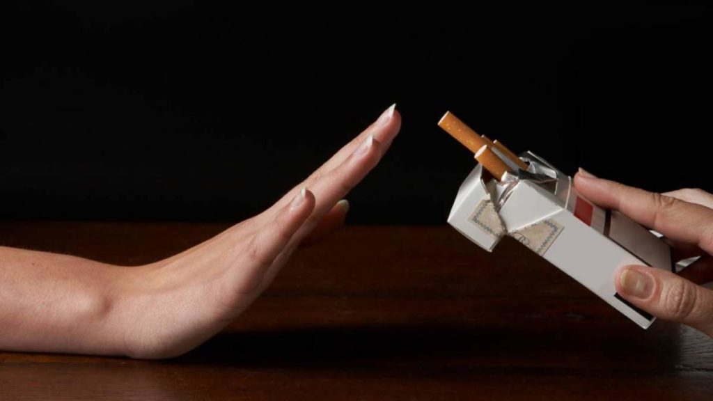 Έρευνα δείχνει ότι οι νέοι γυρίζουν μαζικά την πλάτη στο κάπνισμα