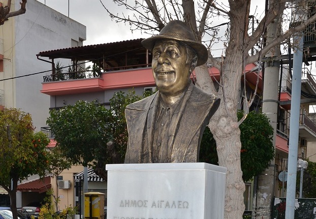 Η προτομή του Ζαμπέτα στο Αιγάλεω