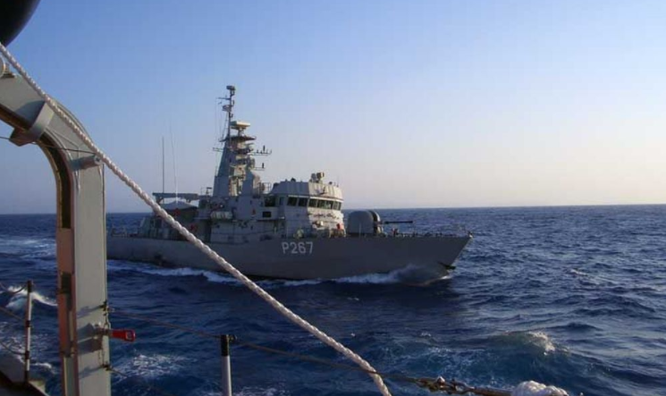 Η στιγμή που το σκάφος της τουρκικής ακτοφυλακής ακουμπά την ελληνική κανονιοφόρο (Video)
