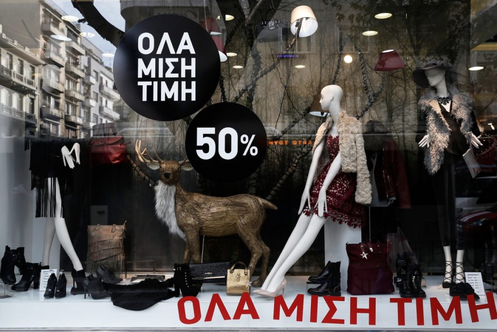 Δύο εμπορικά καταστήματα στο κέντρο της Θεσσαλονίκης πουλούσαν «επώνυμα»-μαϊμούδες (Photo)