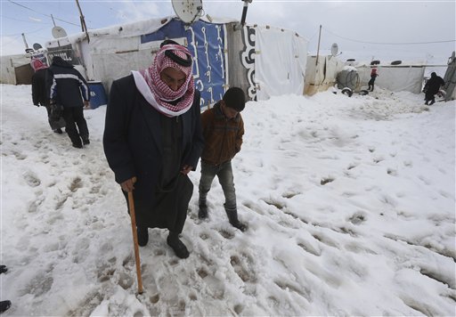 Χιονοθύελλα οδήγησε σε θάνατο 15 Σύρους πρόσφυγες