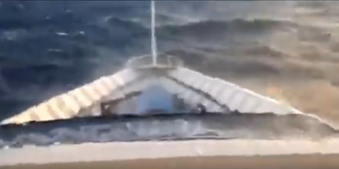 Η «μάχη» του «Άρτεμις» με τεράστια κύματα στο Αιγαίο –(Video)