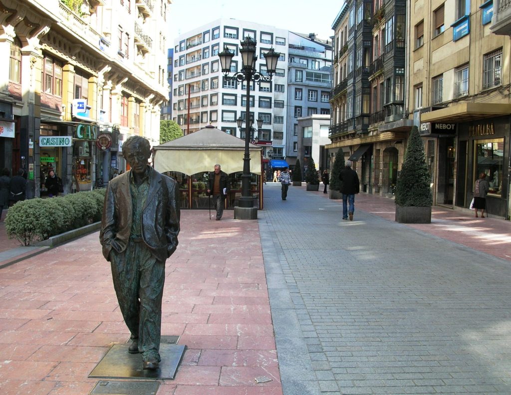 Ισπανία: Ζητούν την απομάκρυνση αγάλματος του Γούντι Άλεν μετά τις κατηγορίες για σεξουαλική κακοποίηση