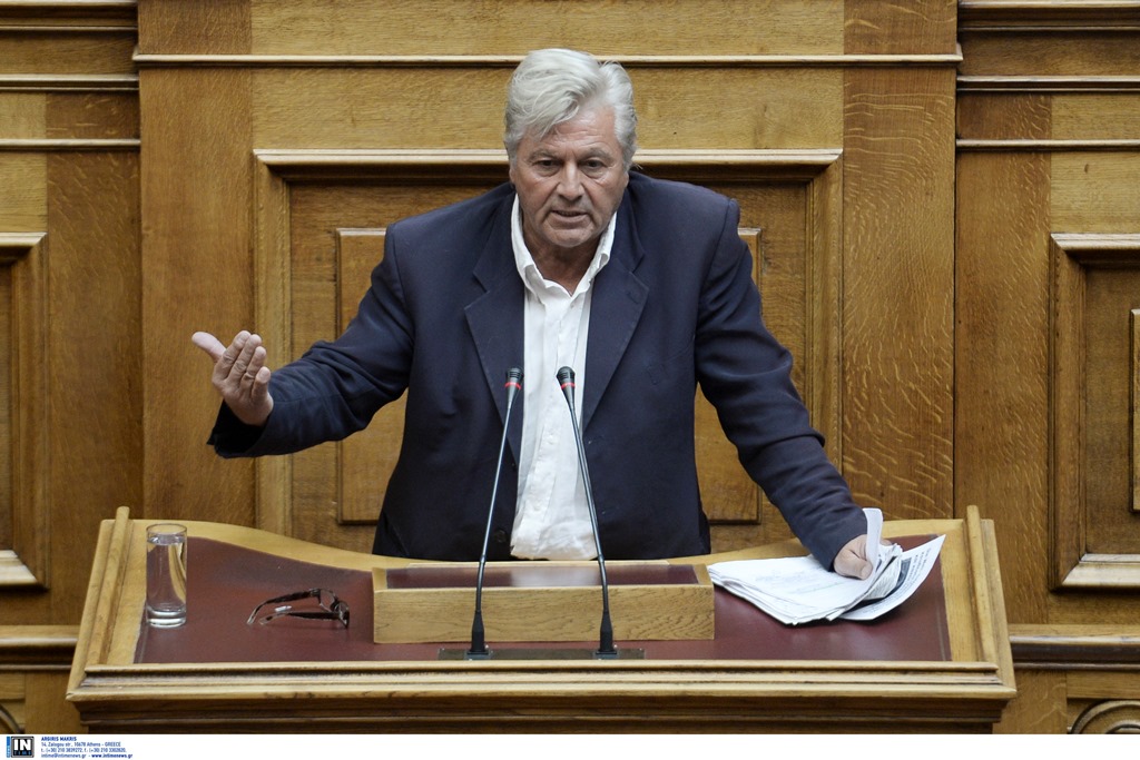 Υπερψηφίζει ο Παπαχριστόπουλος την αναδοχή παιδιών από ομόφυλα ζευγάρια