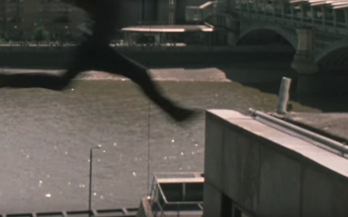 Καρέ-καρέ η σκηνή που ο Τομ Κρουζ σπάει τον αστράγαλό του στην τελευταία του ταινία (Video)