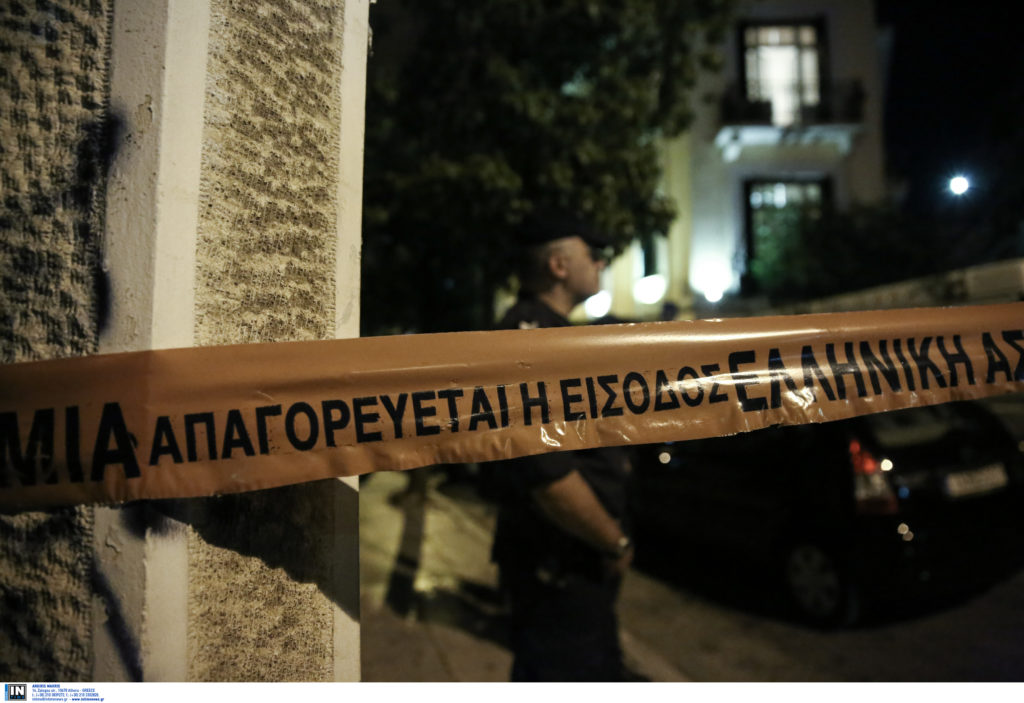 Συνέλαβαν ασκούμενη δικηγόρο που διαμαρτυρήθηκε για τον ξυλοδαρμό μετανάστη από αστυνομικούς!