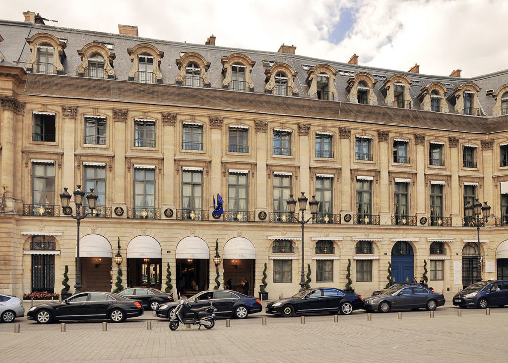 Το Ritz «βγάζει στο σφυρί» 3.500 έπιπλα και έργα τέχνης (Photos)
