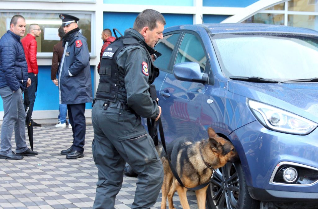 Έλληνας απότακτος αστυνομικός συνελήφθη στα Τίρανα – Κατηγορείται για δολοφονία μεγαλέμπορου ναρκωτικών