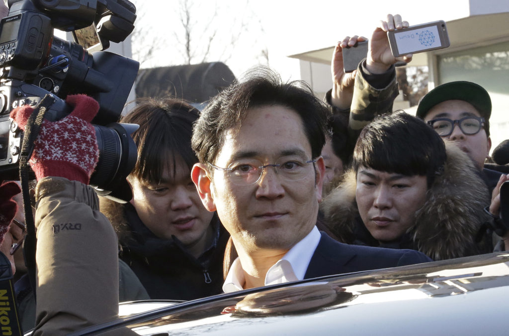 Ελεύθερος ο κληρονόμος της Samsung μετά από ένα χρόνο στη φυλακή για διαφθορά