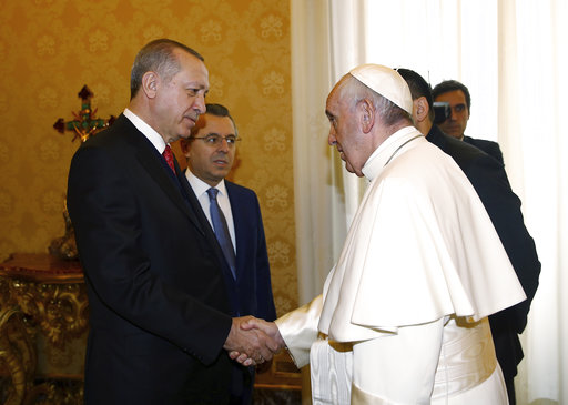 Άγγελος ειρήνης ο Ερντογάν – Έτσι λέγεται το μετάλιο που του απένειμε ο Πάππας