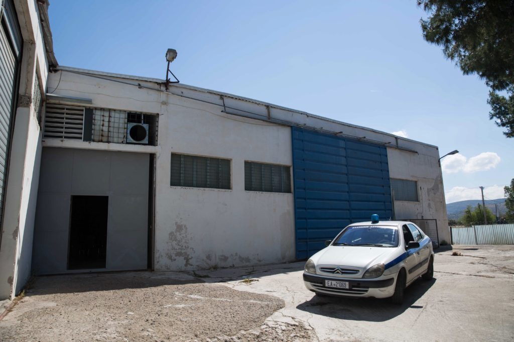 Δουλεμπόριο στη Θεσσαλονίκη: Κρατούσαν 3 αλλοδαπούς σε αποθήκη – Αναζητείται ο εγκέφαλος
