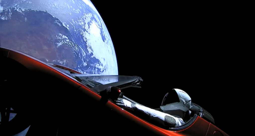 Προς τον Άρη ο σούπερ πύραυλος που μεταφέρει αυτοκίνητο και παίζει David Bowie  στα ηχεία του (Video)