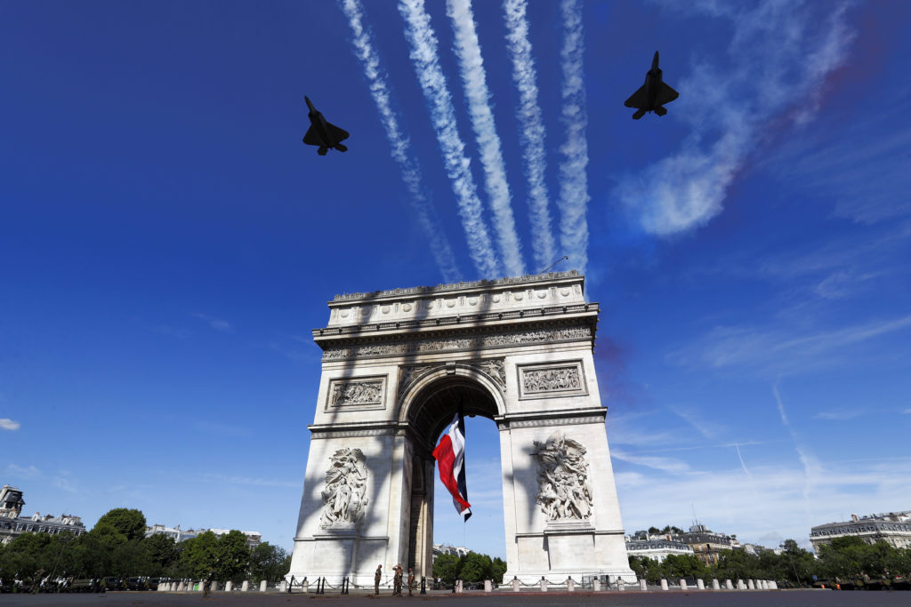 Αυξήσεις δισεκατομμυρίων ευρώ στον αμυντικό προϋπολογισμό της Γαλλίας