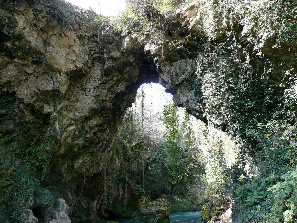 Κατέρρευσε το Θεογέφυρο στη Ζίτσα (Video + Photos)