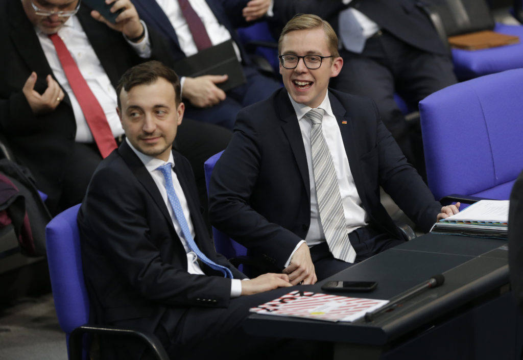 «Ανάστατη» η νεολαία των Χριστιανοδημοκρατών από τη συμφωνία Μέρκελ – SPD
