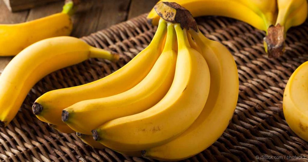 Τι πρέπει να κάνετε για να μην μαυρίζουν οι μπανάνες (Video)