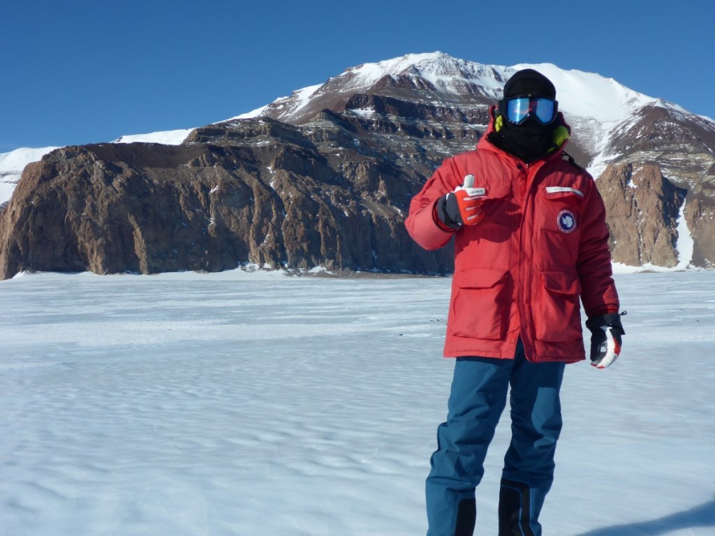 Γιάννης Μπαζιώτης: Κυνηγός μετεωριτών στην παγωμένη ανταρκτική