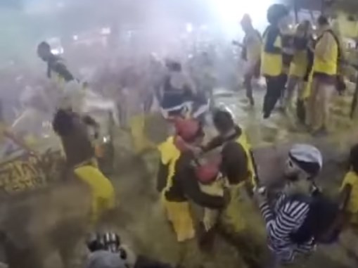 Έξι μήνες φυλακή για καρναβαλιστές που κακοποίησαν και θανάτωσαν κότες στο «άρμα» τους! (Video)