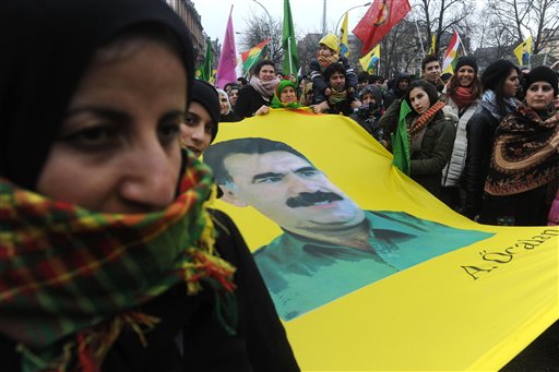 Χιλιάδες Κούρδοι διαδήλωσαν υπέρ της απελεθεύρωσης του Οτσαλάν (Video)