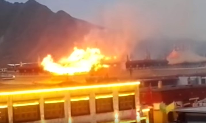 Παρανάλωμα πυρός φημισμένος ιερός ναός του Θιβέτ (Video)