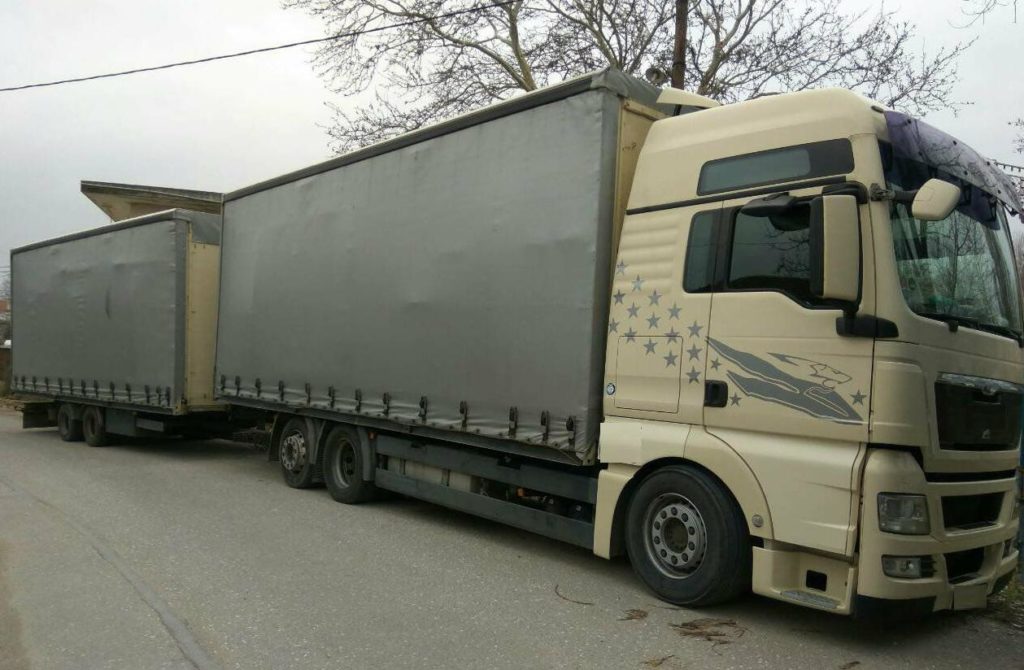 Θεσσαλονίκη: Σφοδρή σύγκρουση δύο φορτηγών στη γέφυρα Στρυμονικού
