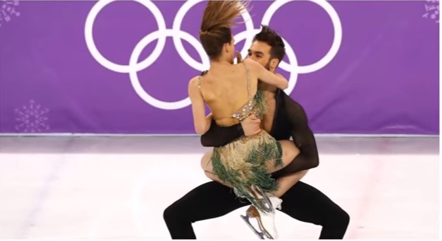 Γκαμπριέλα Παπαδάκις: Εφιάλτης στον πάγο – Φάνηκε το στήθος της στους Ολυμπιακούς (Video)