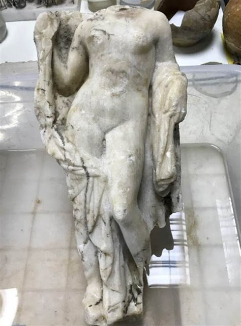 Εντυπωσιακό ακέφαλο άγαλμα της Αφροδίτης αποκαλύφθηκε στο μετρό Θεσσαλονίκης