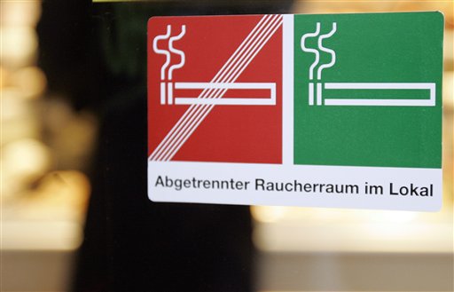 Αυστρία: Θεριακλής ο αντικαγκελάριος – Επιμένει στο κάπνισμα σε χώρους εστιάσης