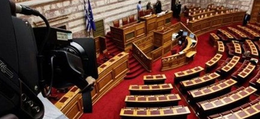 Απίστευτο: Τραμπούκοι κατά βουλευτών: «Είστε κατσαπλιάδες» – «Θα σας σφάξουμε με κονσερβοκούτι»