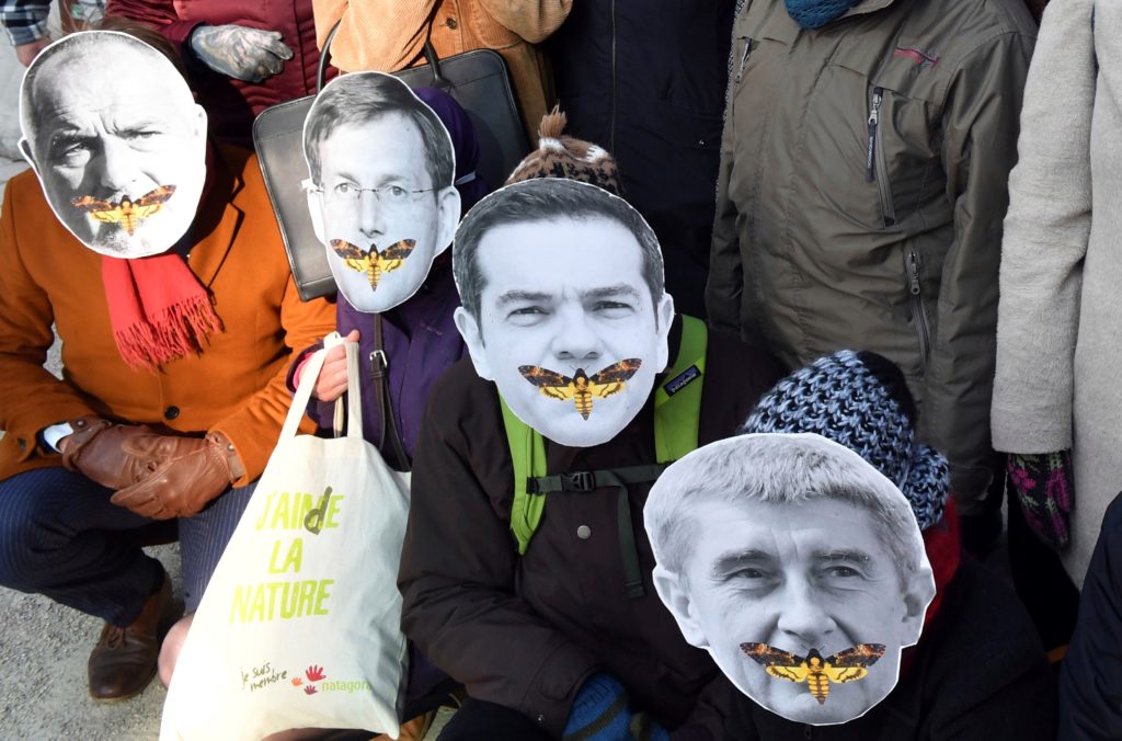 Με μάσκες διαδήλωσαν στις Βρυξέλλες (Photos)