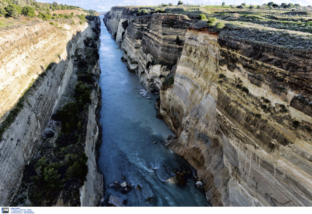 Τι αναφέρει η Διώρυγα Κορίνθου Α.Ε. για την κατολίσθηση – Εντυπωσιακές εικόνες (Photos)