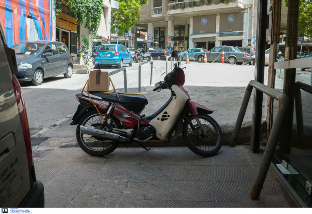 Λαμία: Έκλεψε μηχανάκι ντελιβερά στο κέντρο της πόλης