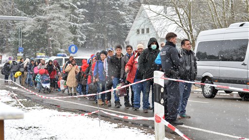 Αυστρία: Διακινητές προσφύγων άφησαν ιρανή με τα παιδιά της ξυπόλητους μέσα στο χιονιά