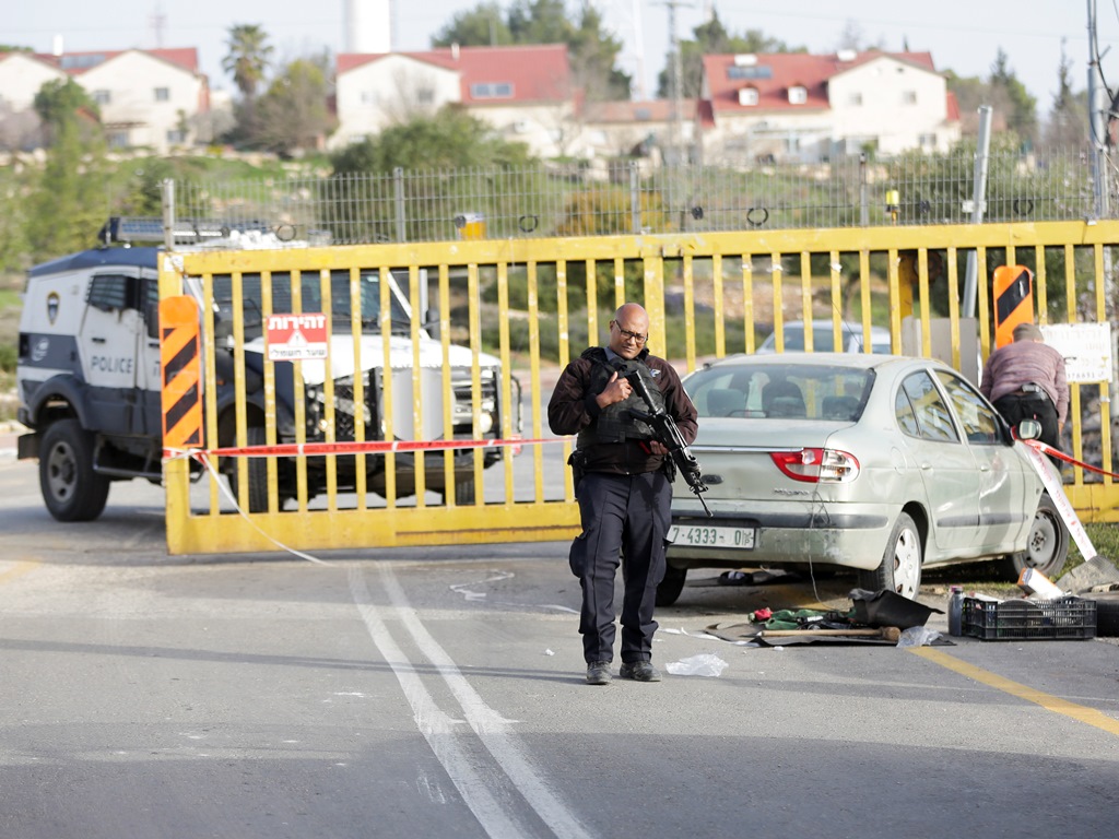 Ισραήλ: Αυτοκίνητο έπεσε πάνω σε αστυνομικό και στρατιώτες